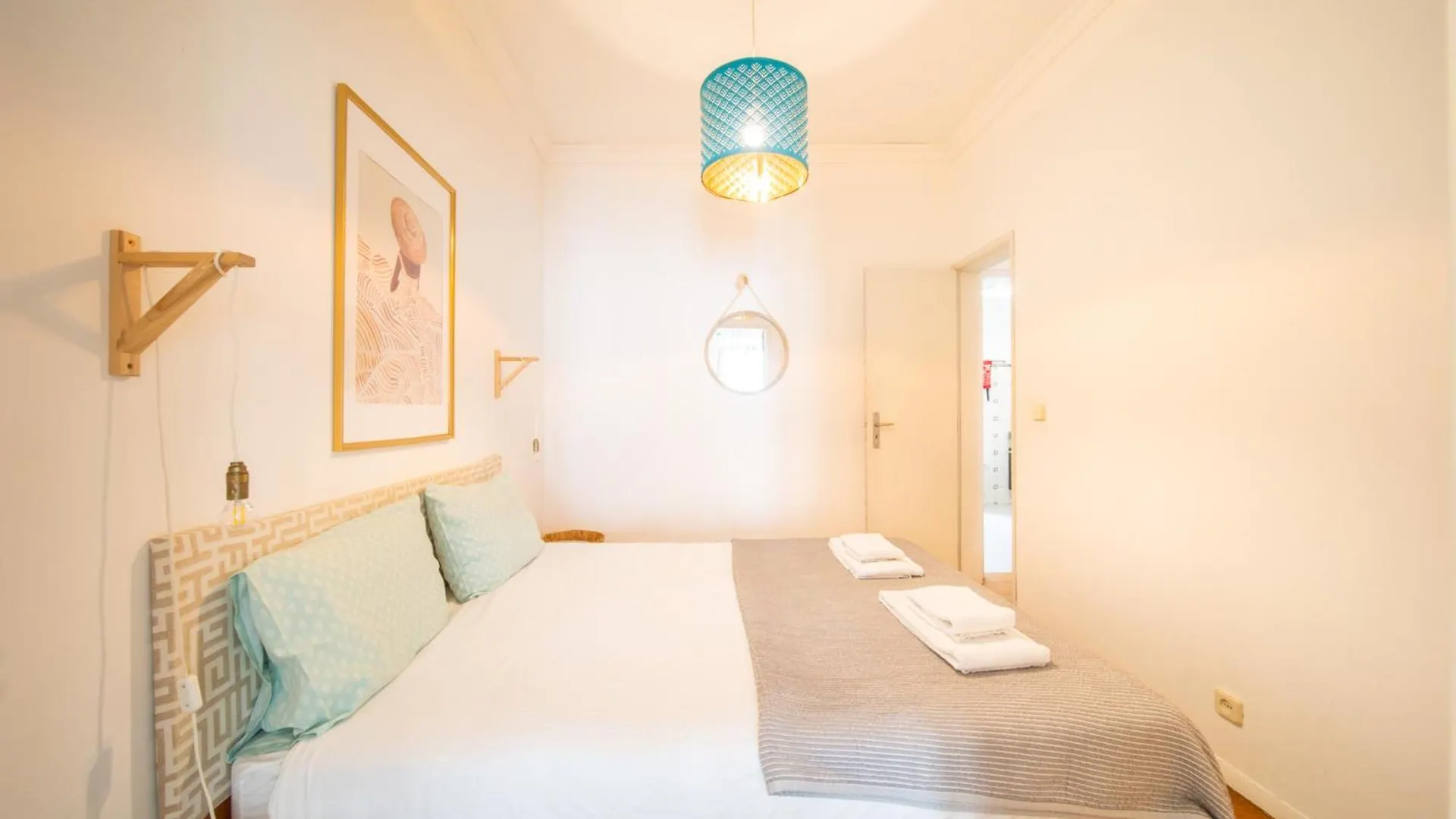 Spacious 2 Bedroom Apt With Large Living Room ליסבון דירה