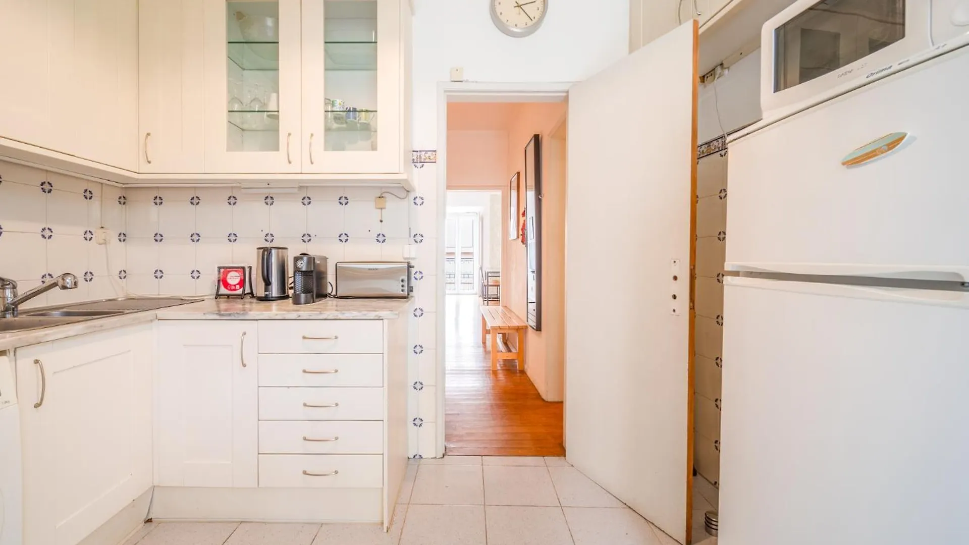 Spacious 2 Bedroom Apt With Large Living Room ליסבון פורטוגל
